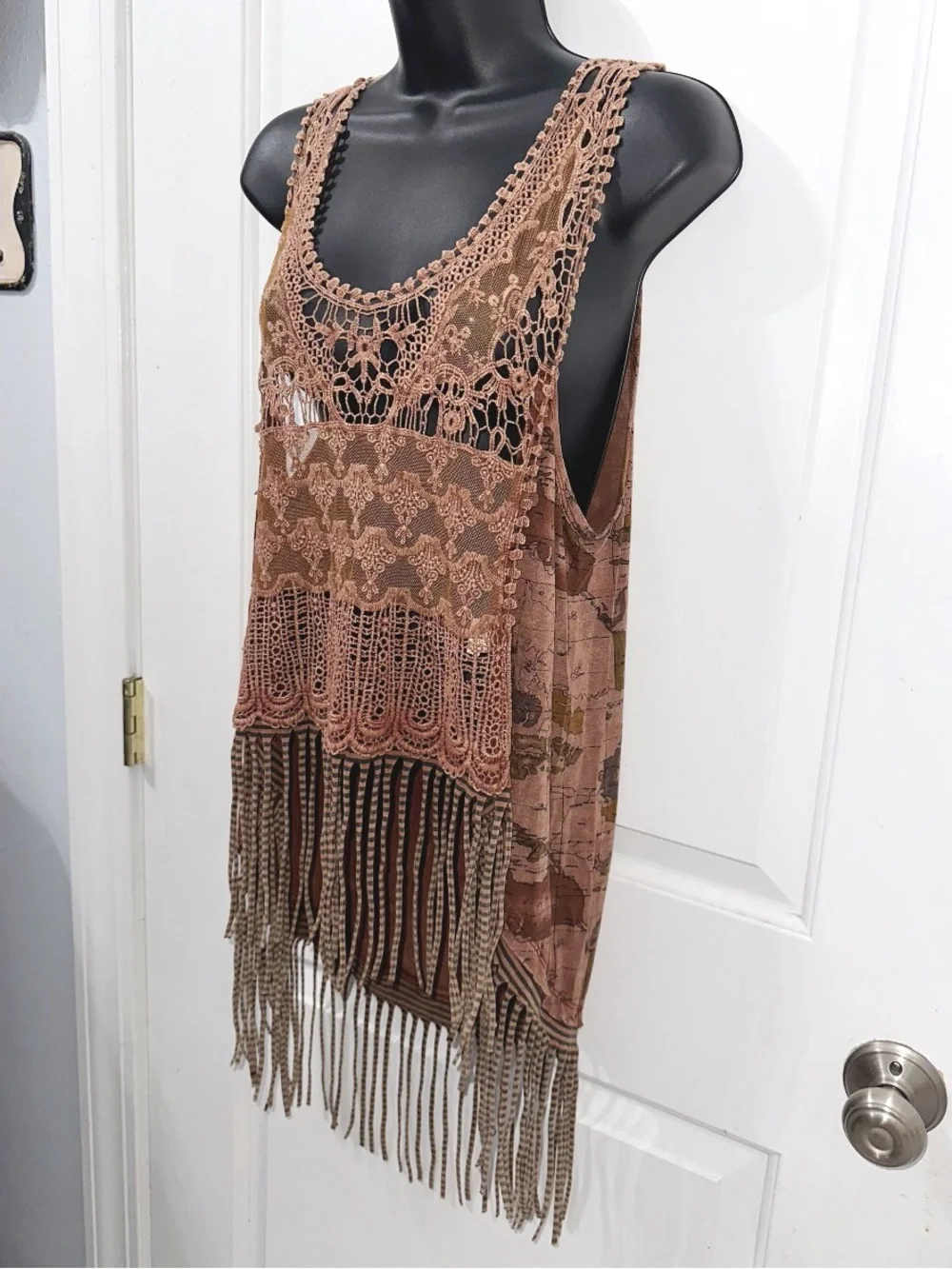 BKE Gimmicks Brown Lace & Fringe Tank Top, size Medium - Picture 2 of 7